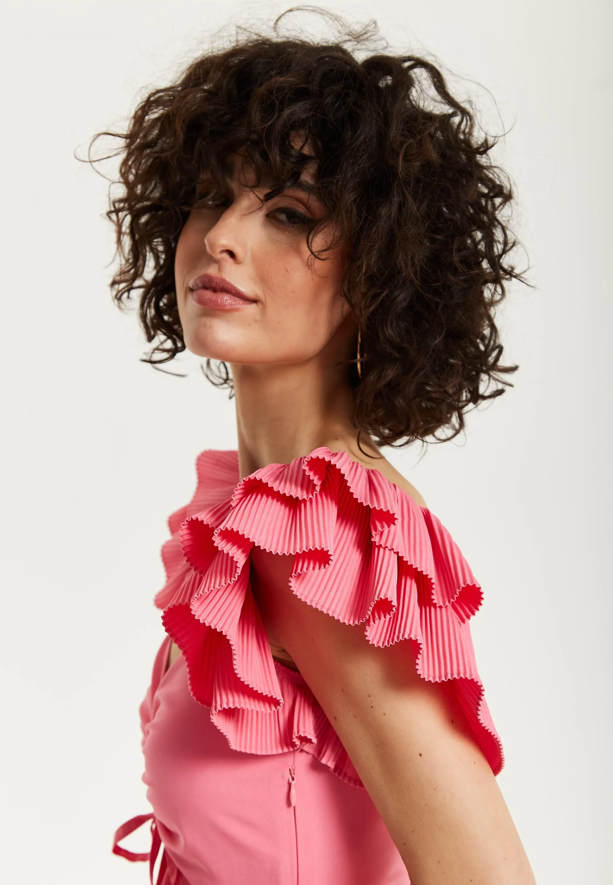 Feminine Liquorish Frill Sleeves Midi In Pink With Ruching Front