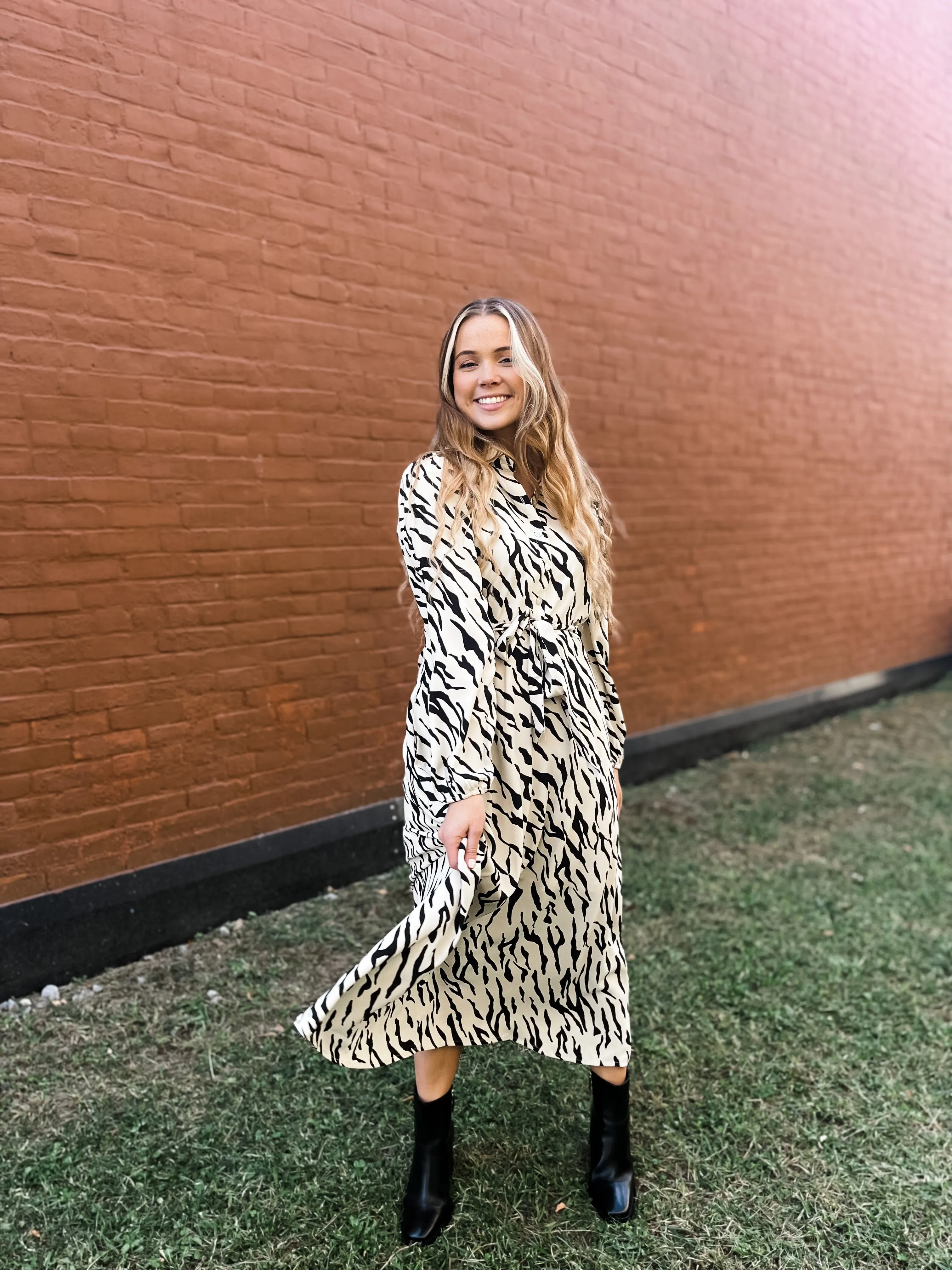 Stylish Midi Dress with Animal Print