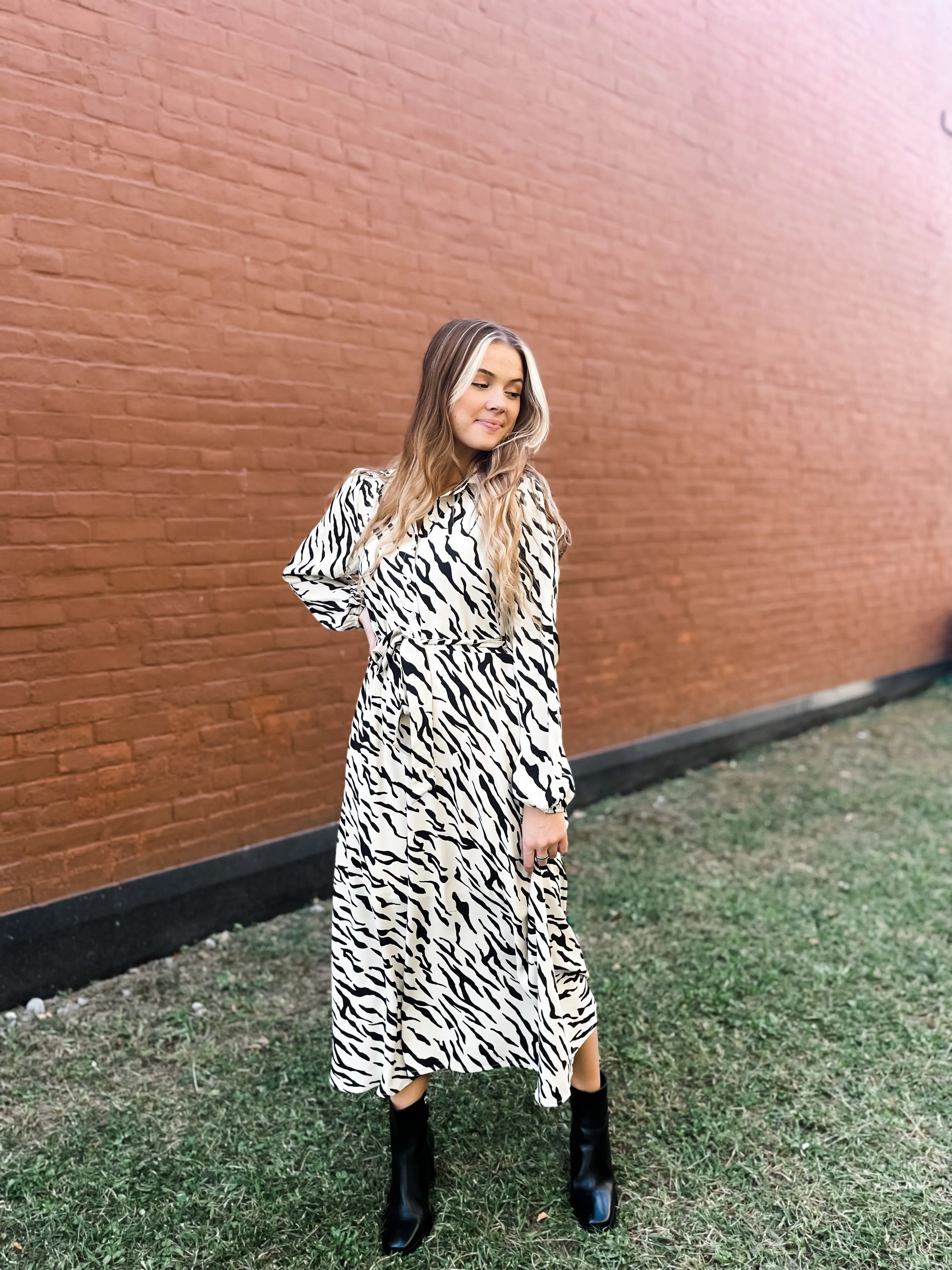 Stylish Midi Dress with Animal Print